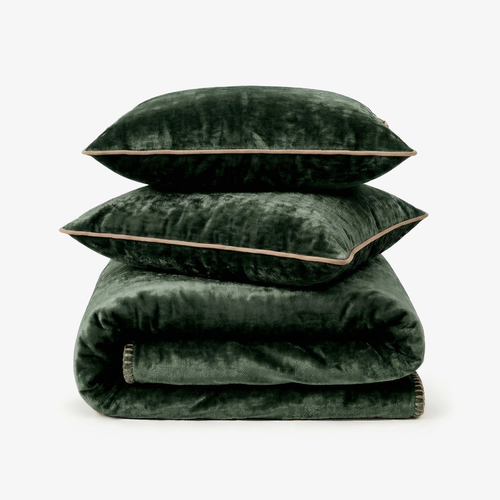 Zarf All-Season Premium AC Blanket With Two Cushion Covers - Greener pastures