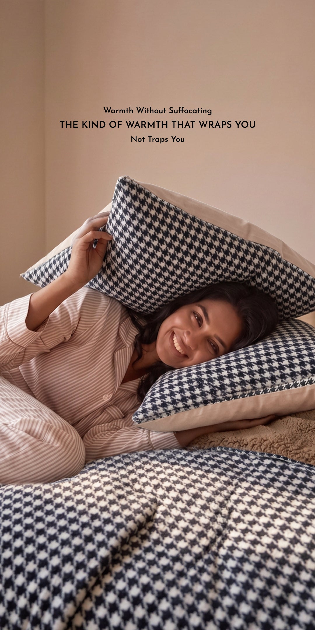 Zarf Reversible Quilt For Single Size Bed With 2 Pillow Covers and 1 Cushion Cover - Houndstooth
