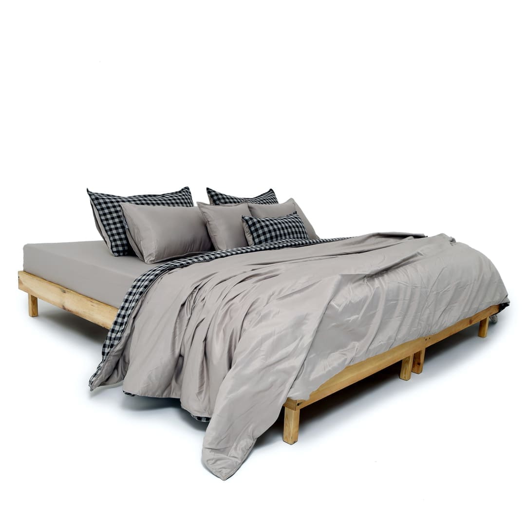 AC Comforter With 2 Pillow Cases and 1 Breakfast Pillow - Twilight