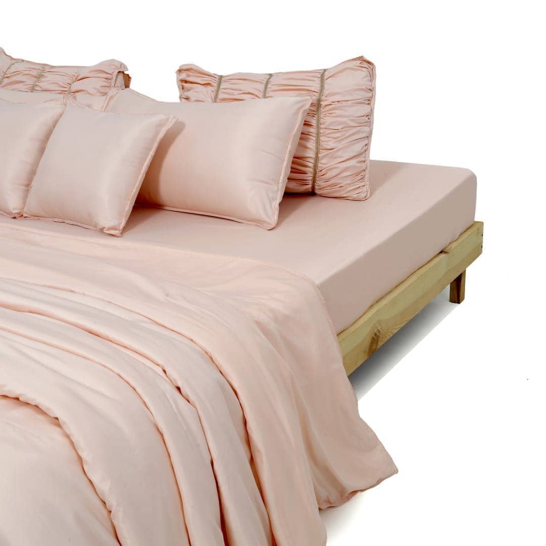 ZARF Italian Staple Weave Bedsheet With 2 Designer Pillow Cases, 2 Solid Pillowcases & 2 Cushion Covers - Dahlia