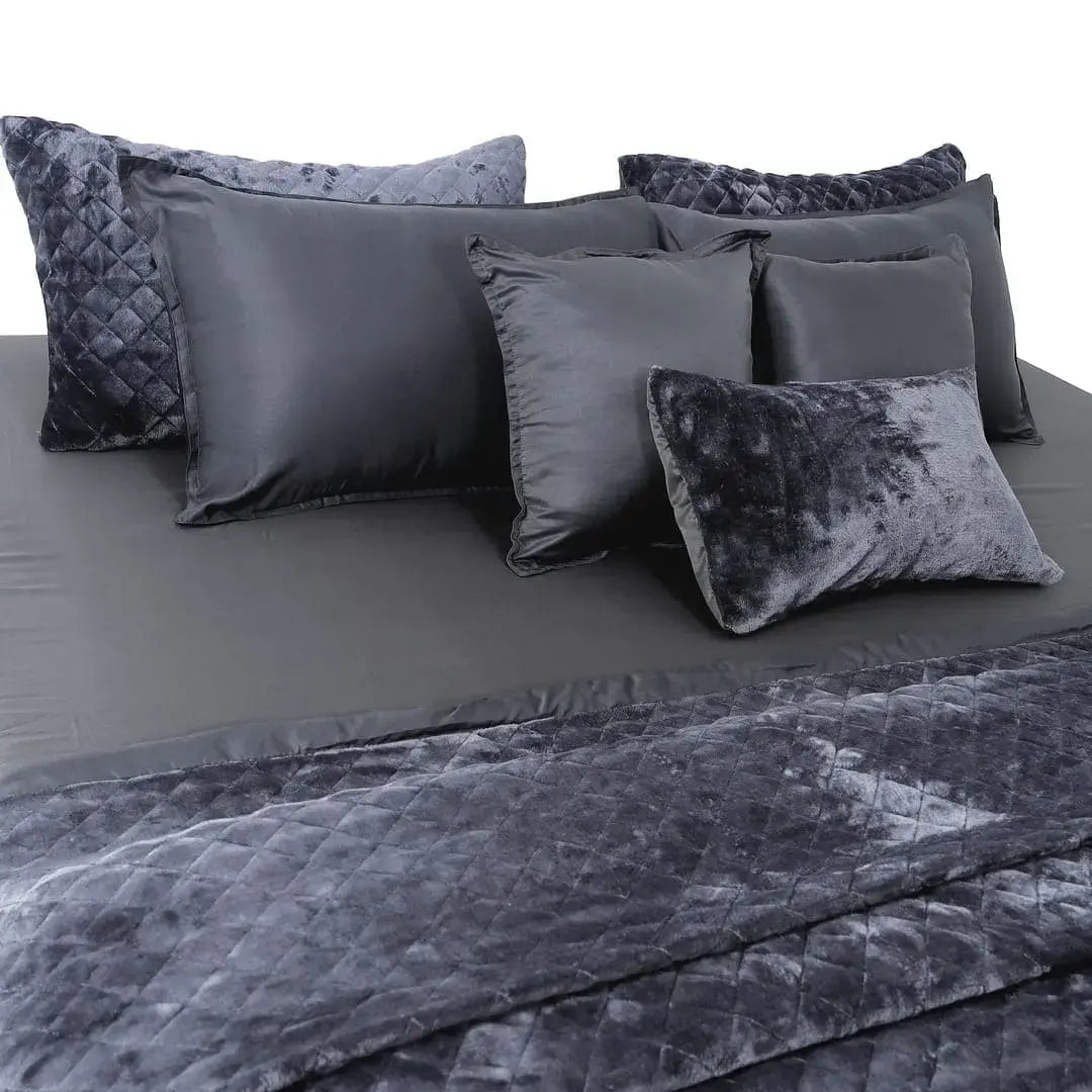 AC Comforter With 2 Pillow Cases and 1 Breakfast Pillow - Tempest