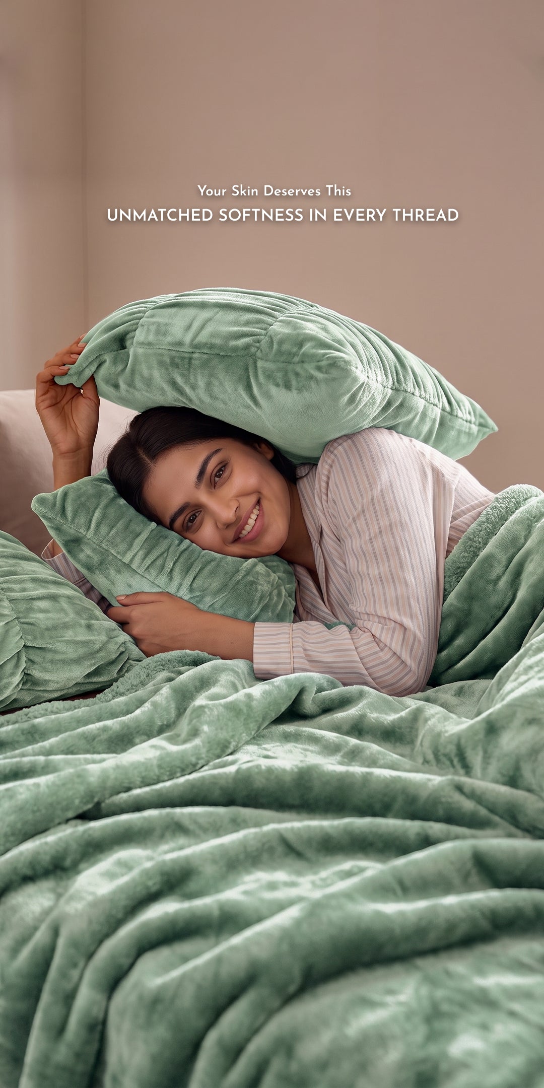 Zarf California King Size Reversible Quilt With 2 Cushion Covers - Seafoam