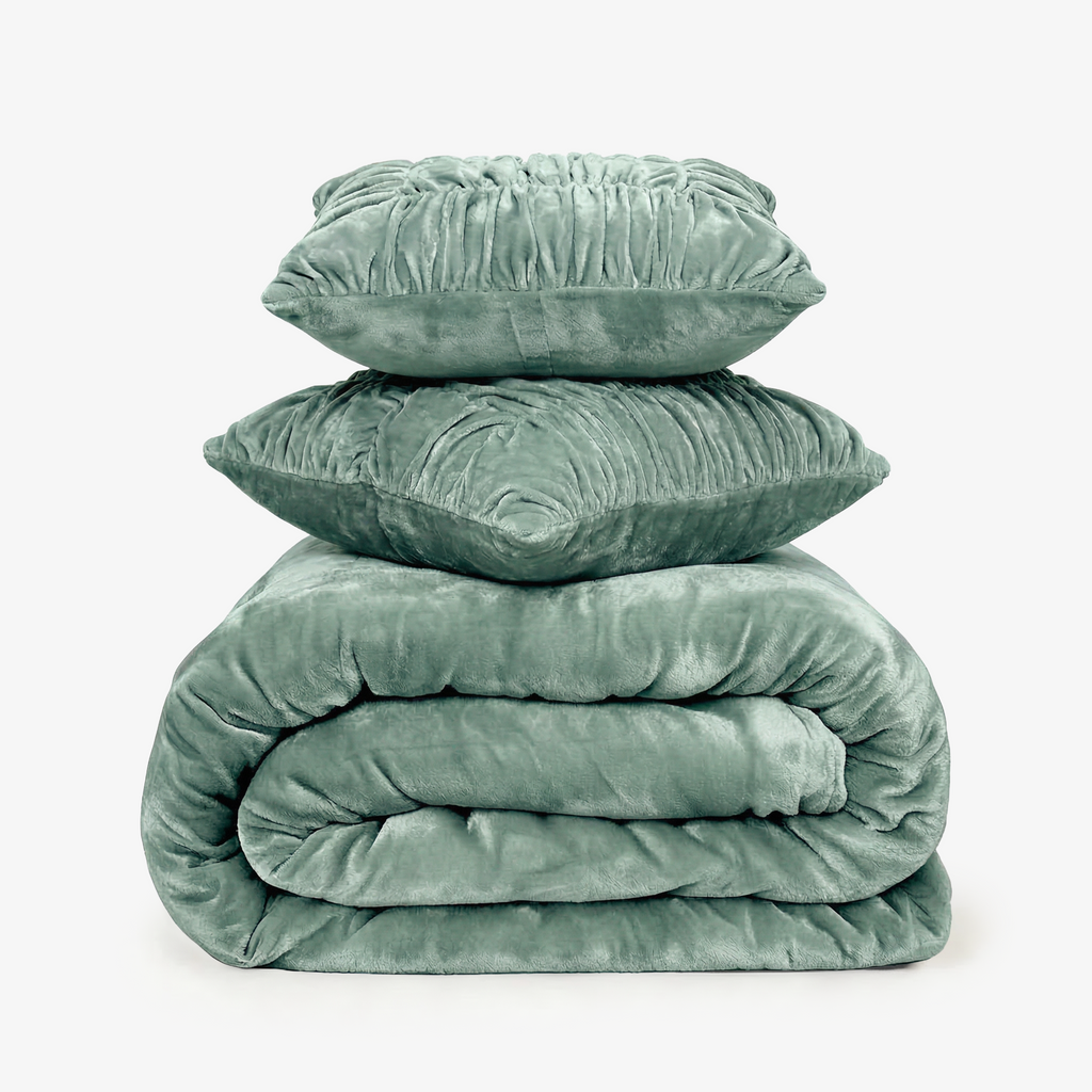 Zarf California King Size Reversible Quilt With 2 Cushion Covers - Seafoam